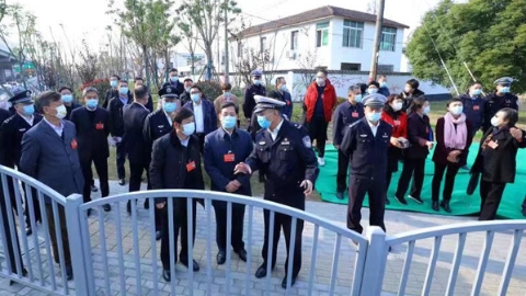 首创“右转必停”措施，上海市道路交通事故数、死亡人数连续5年“双下降”