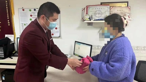 马大哈丢失“免密”银行卡 急得团团转