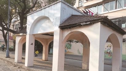 快递进柜不送上门 路边打车常遭拒载 本报记者与市民观察员走访多个场景体验老人“愁”与“难”