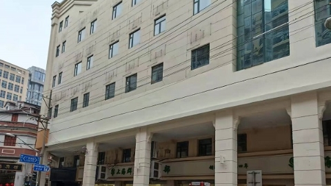 新闻追踪丨历时半个多月 这处严重开裂的沿街墙面已修复完毕