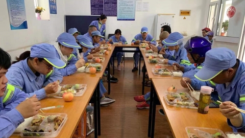 让城市“美容师”吃饱吃好，为白领送健康送美食…静安国企服务百姓民生动足了脑筋