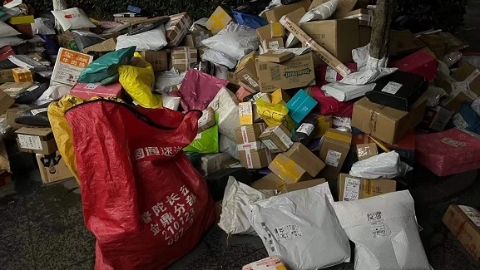 “双12”过后快递占道、堆物等老问题“卷土重来” 一个多月12345市民服务热线已接1170单投诉……