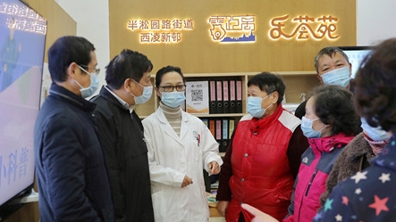 新民特写｜打疫苗怕不怕？听，“西凌爷爷”开讲啦