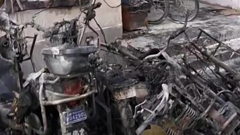 中原一村6辆非机动车被烧毁 所幸无人伤亡