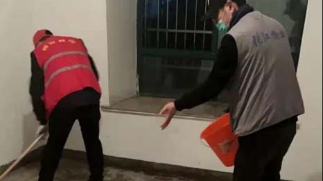 水泥地、大白墙……一天“装修”完的简装房，为啥能让人竖起大拇指？