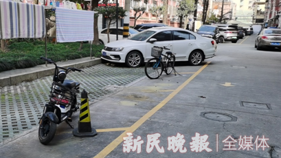 自行车电瓶车“齐上阵” 这个小区内又见“花式占车位”