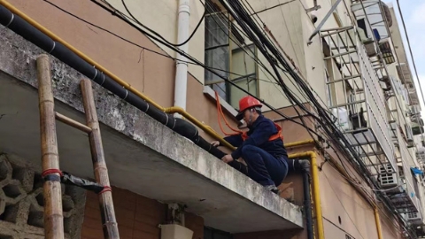 长宁区：“冻”真格来了！新长宁物业为管道穿上“保暖衣”