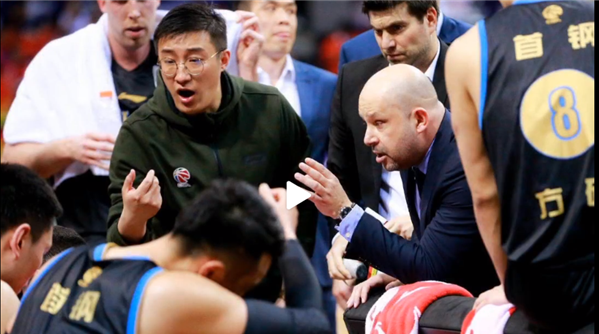 告别职业赛场拿起青训“教鞭”，中国篮球第一翻译为何走上了创业路？