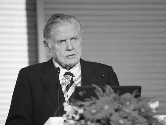 忆诺贝尔奖获得者罗伯特·蒙代尔