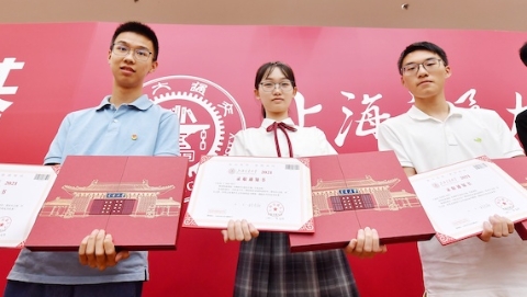 上海交大的“正确打开方式” 0001号录取通知书给了谁？