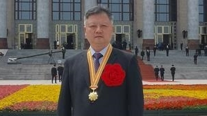 全国优秀党务工作者唐均君：带领团队为“中国芯”奋斗不止