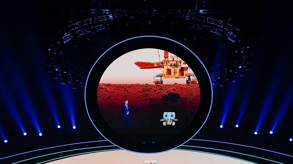 2021世界人工智能大会 ｜ AI担纲主持 00后有话说——期待真正计算机操控的“赛博人”