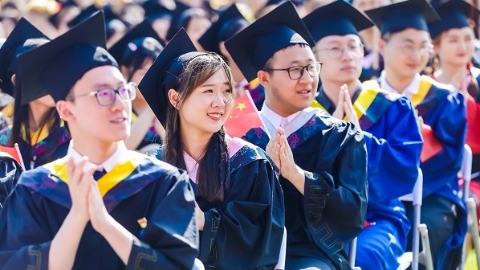 上海大学毕业典礼  校长寄语学子“心中有光，履践致远”