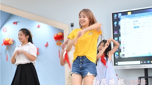 篮球、跳舞、科技课…放暑假了，孩子们却爱上了进校园