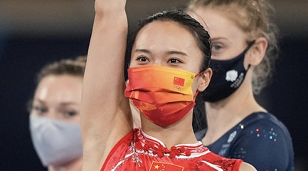 中国选手包揽东京奥运会女子蹦床冠亚军