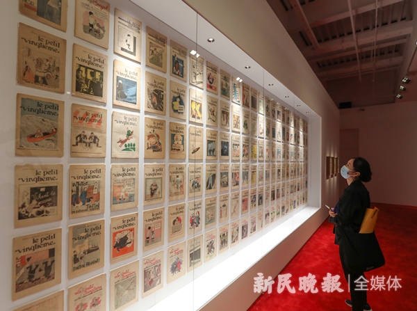 观众在欣赏埃尔热在1929年至1940年为《小二十世纪报》（Le Petit Vingtieme）画的封面图-王凯_副本.jpg