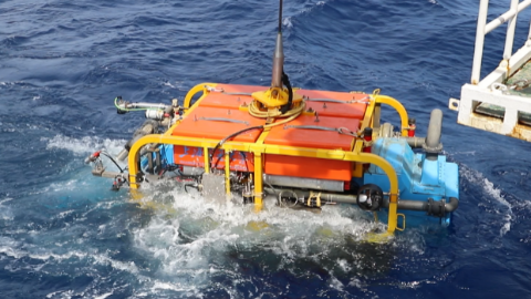 上海交大深海重载作业采矿车“开拓一号”完成1300米深海试验