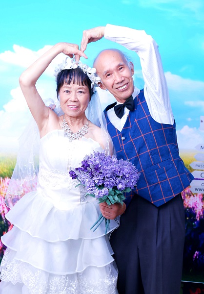 黄渡为60对老人补拍金婚照