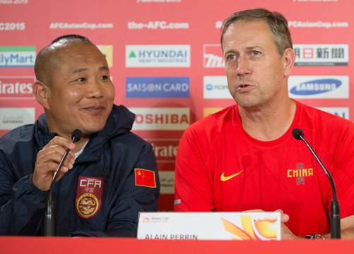 图说:赵旭东曾是国足前法国主帅佩兰的翻译 网络图