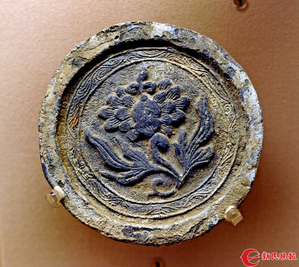 青龙镇遗址考古展花卉纹瓦当(宋)-郭新洋.jpg