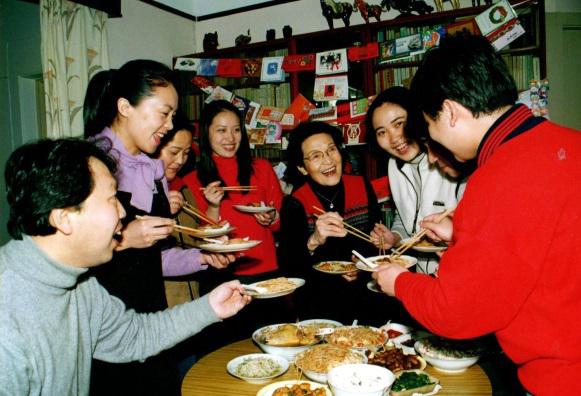 周小燕女儿张文谈妈妈:她的学生就是我们的家人