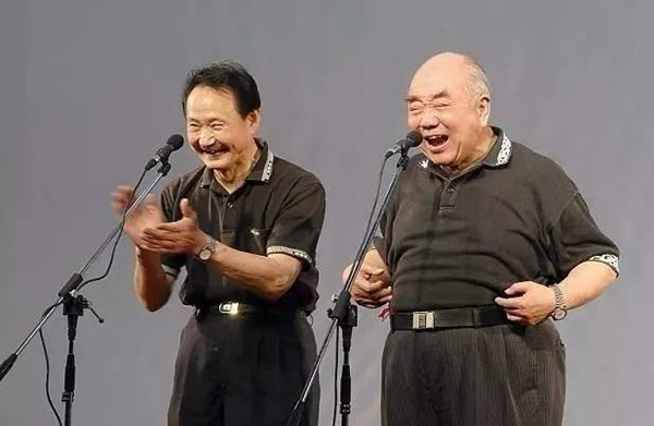 童双春师承滑稽泰斗姚慕双,周柏春,曾任上海滑稽剧团业务团长.