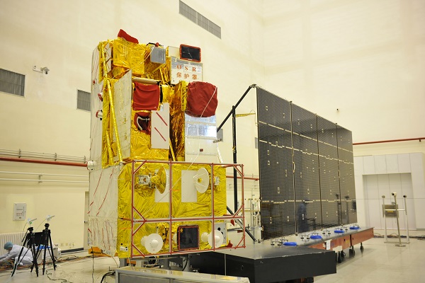 图说:高分五号卫星太阳帆板展开图 来源/上海航天技术研究院