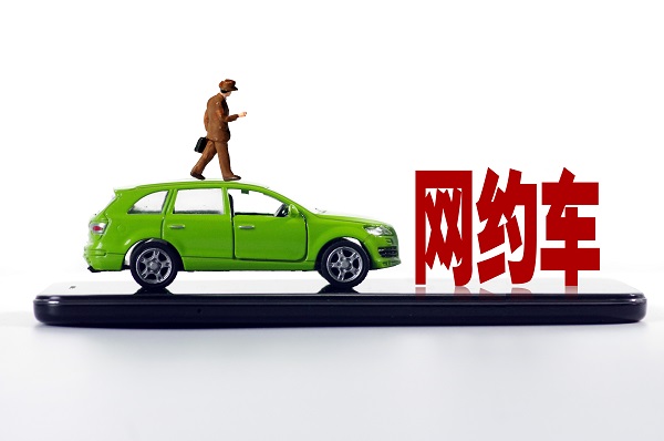 网约车司机出车中随机临检美团打车再度加码打击套牌车