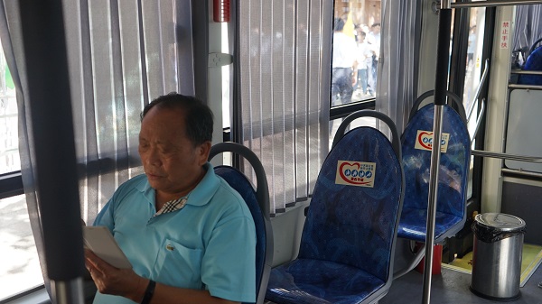关注特殊群体公交70路昨起首推爱心专座33