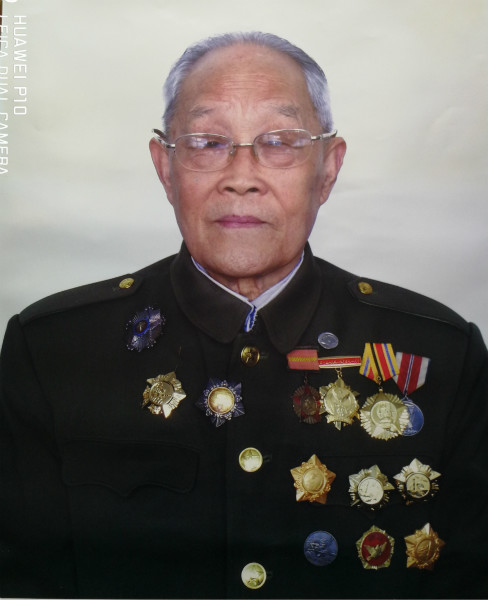 “臭狗阵”迫使敌人投降，白面馒头“诱”敌举白旗…… 已故老兵张俊才战斗14年屡建功勋_市政厅_新民网