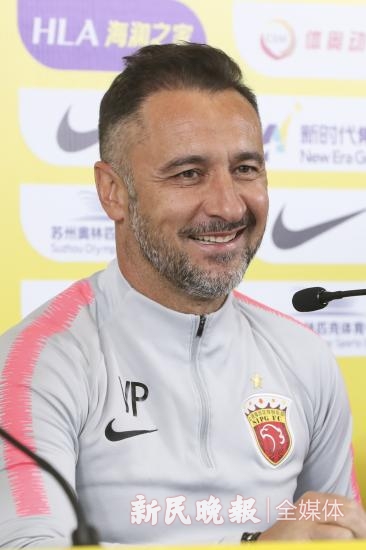 图说:上港主帅佩雷拉出席发布会  新民晚报记者李铭珅摄