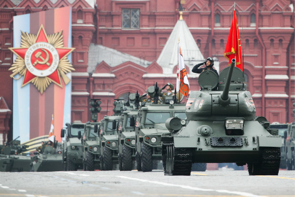 纪念卫国战争胜利74周年俄红场阅兵展示先进武器装备