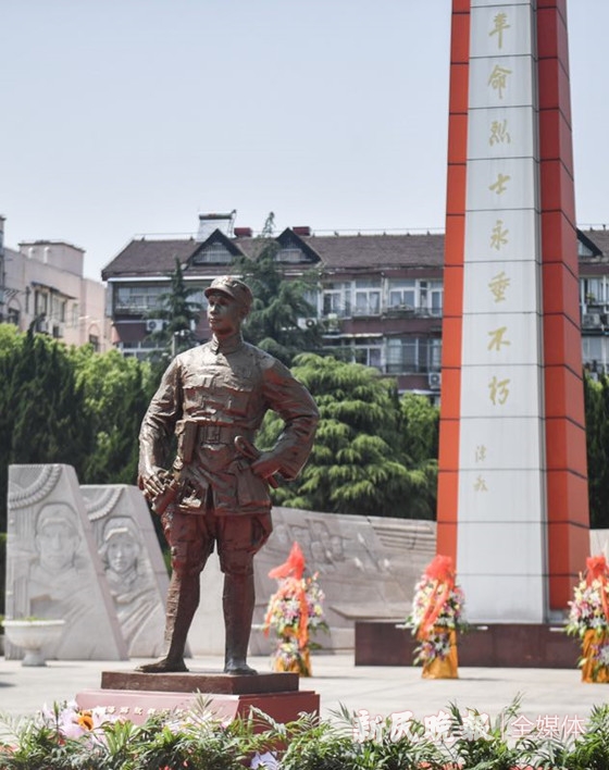 宝山举行庆祝上海解放70周年纪念活动粟裕将军塑像落户上海解放纪念馆