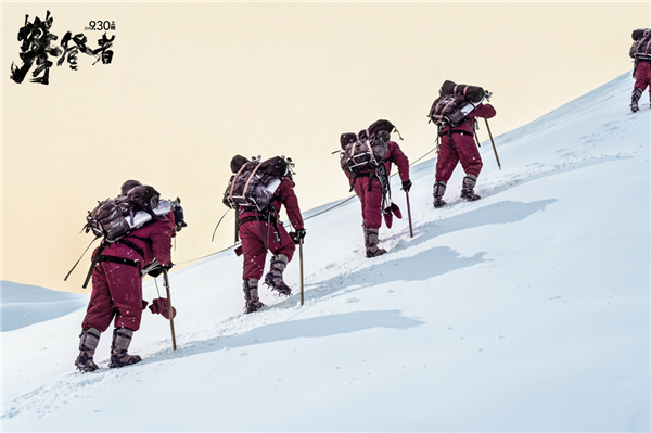 59年前的今天中国登山队首次登顶珠峰电影攀登者向英雄致敬