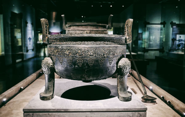 他笑答:小窍门,常去博物馆识"宝",久见"长眼";常在收藏中鉴"宝",熟能"