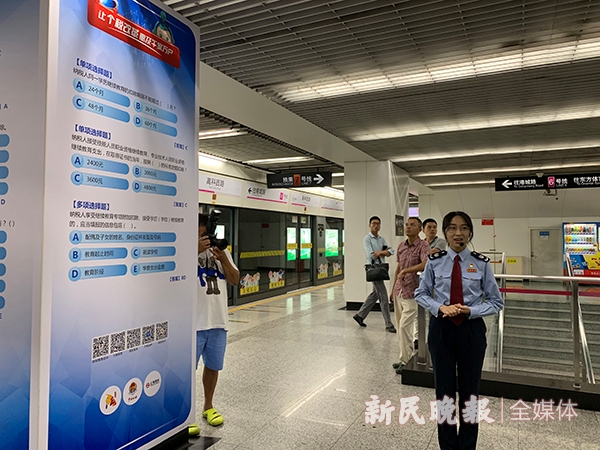 搭地铁还能学新个税法上海市社会主义法治文化品牌阵地在高科西路站