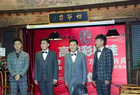 昨晚,郭德纲徒弟,"笑乐汇相声会馆"创始人高鹤彩在上海城隍庙旁相爷府