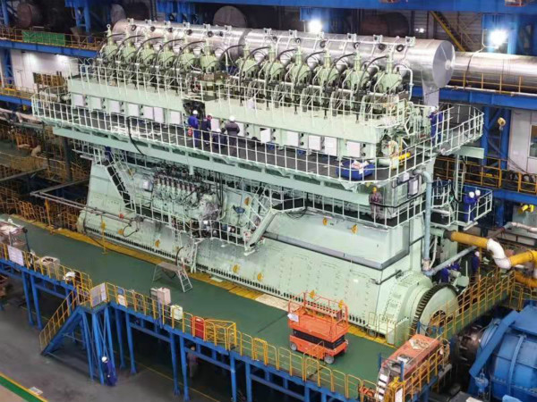 巨型"绿色心脏"分批出运 洋山港海事局保驾护航