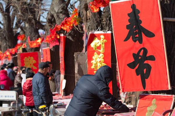 过年了,走亲戚,不管富裕还是穷贫穷,除掉馍馍外,都要封两封点心,我们