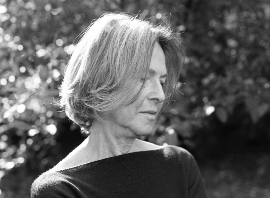 美国女诗人露易丝格丽克获得诺贝尔文学奖曾在中国出版两本诗集