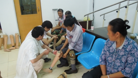 上海社会力量在行动丨20年呵护“行走的渴望”，“云南假肢安装项目”为致残人员带来希望