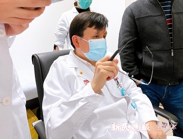 第医线跟张文宏看门诊半天累然鹅