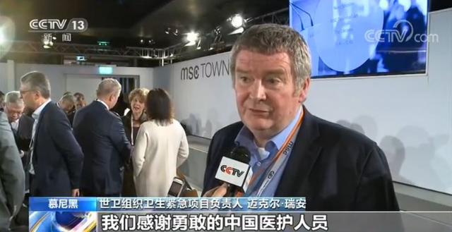 图说: 世卫组织卫生紧急项目负责人迈克尔·瑞安接受中央电视台采访