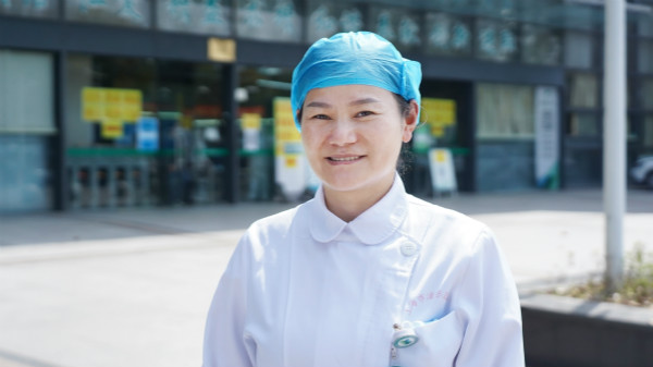 守沪者浦东医院急诊科护士长徐英火眼金睛把好发热门诊第一道关口
