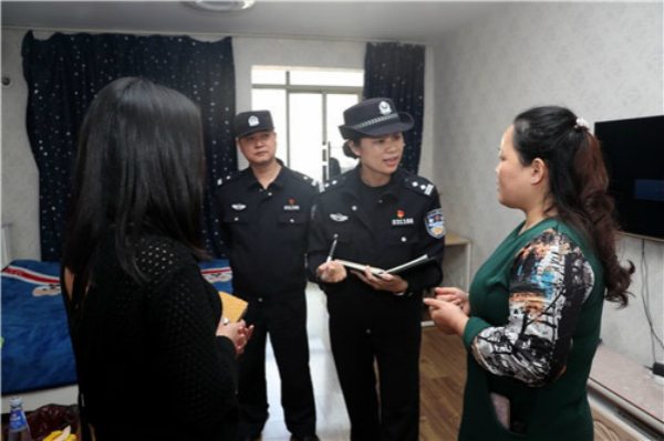 从军中护士到上海公安百佳标兵走进普陀区看守所教导员潘东英的日常