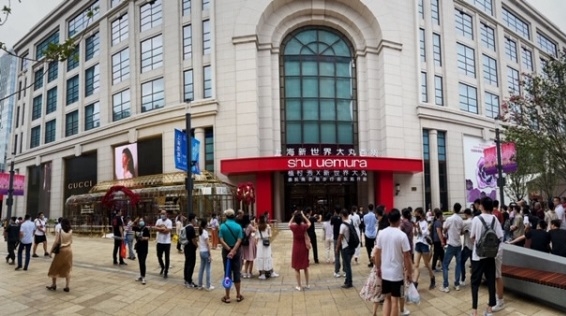新老品牌同场竞技，全新的南京路步行街点燃消费热情