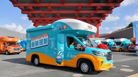今晨，40辆上海“早餐工程”流动餐车驶向全市经营网点