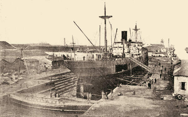 上世纪20年代黄浦江畔的江南造船厂