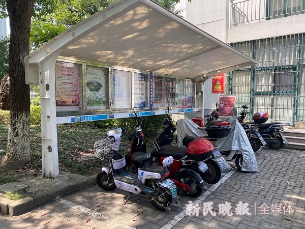 奉贤区增设充电设施选择人流量大的区域.JPG