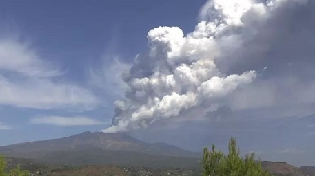意大利西班牙火山接连喷发
